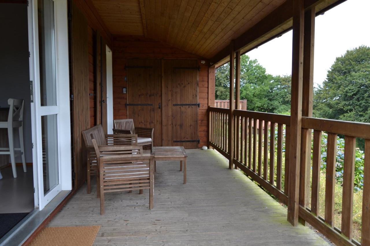 Beautiful Lake View 3 Bedroom Chalet. Saint-Manvieu-Bocage Luaran gambar