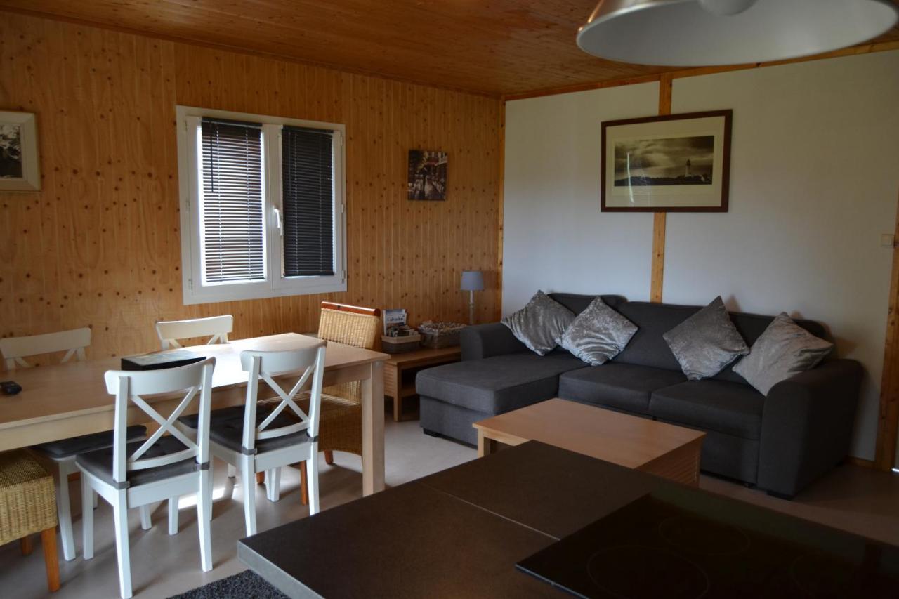 Beautiful Lake View 3 Bedroom Chalet. Saint-Manvieu-Bocage Luaran gambar