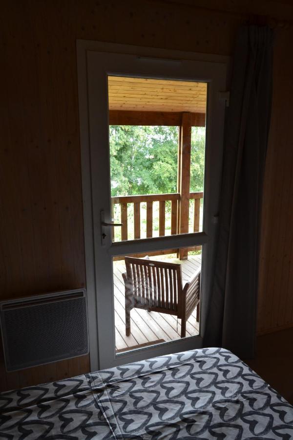 Beautiful Lake View 3 Bedroom Chalet. Saint-Manvieu-Bocage Luaran gambar